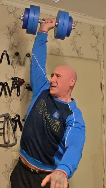 Решил пожать гантель 53 кг., вроде получилось).