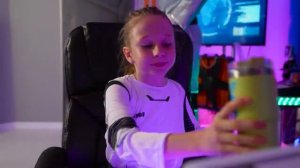 Настя и друзья поменялись местами с родителями