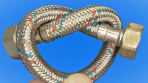 Сантехники об этом ещё не знают. Шикарная самоделка из гибкой подводки