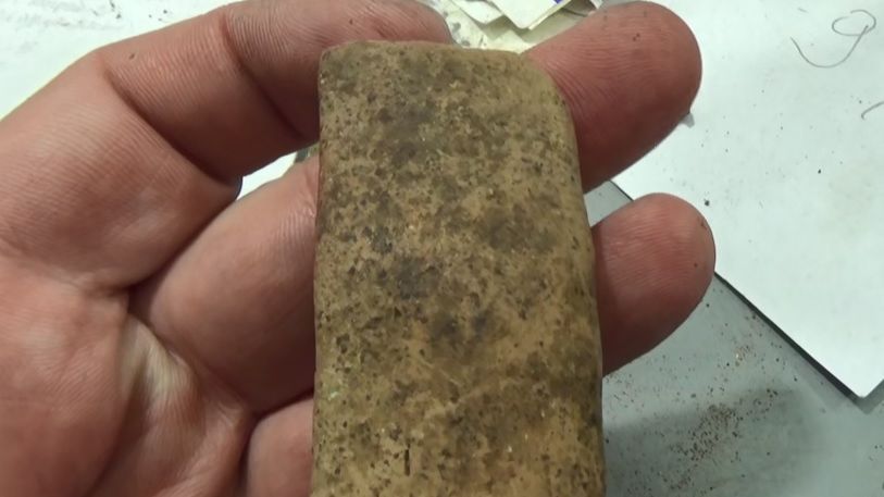 Надпись на ручке из раскопа по улице Октябрьской, 31