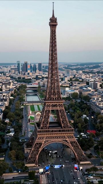 Эйфелева башня: символ Парижа #Париж #ЭйфелеваБашня #Достопримечательности