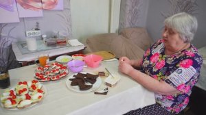 Кушаю вкусные домашние бутерброды приготовленными заботливыми руками мамы