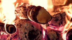 КАМИН, УСПОКАИВАЮЩЕЕ ВИДЕО, ЗВУК КОСТРА ...........