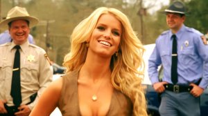 ОНА САМАЯ ГОРЯЧАЯ ДАМОЧКА НА ДЕРЕВНЕ И ЕЁ ВСЕ ХОТЯТ / ОБЗОР ФИЛЬМА "ПРИДУРКИ ИЗ ХАЗАРДА""