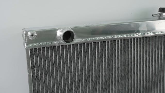 Радиатор алюминиевый Suzuki Escudo, Grand Vitara 2.5l V6 00-03 40мм AT AJS