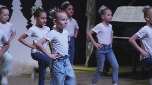 «КАК У НАШИХ У ВОРОТ», танец детей. г.Изобильный