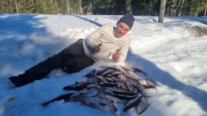 РЫБА ЗДЕСЬ ХОРОШАЯ ЛОВИТСЯ.ЗИМНЯЯ РЫБАЛКА В АПРЕЛЕ.