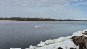 Весна, ледоход прошел