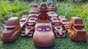 Мультики для детей про машинки Маквина на мойке катятся с горки. Мультики про молнию Маквина малышам