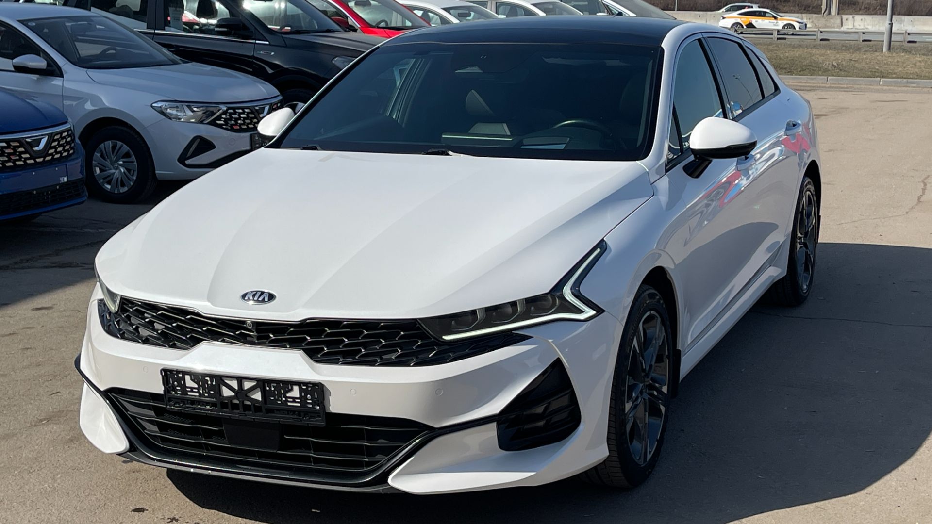 KIA K5 (2021) смотреть онлайн
