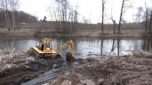 Депутаты осмотрели ход работ на реке Уче в Ивантеевке