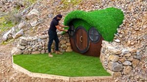 Построил домик как у хоббита из бака для воды.