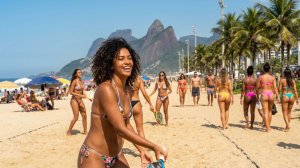 БРАЗИЛИЯ. Красотки в мини бикини на Копакабане