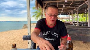 Паттайя. Бюджетный Ресторан Морепродуктов на Пляже. Гуляем по Югу Паттайи. Наши Любимые Кафе