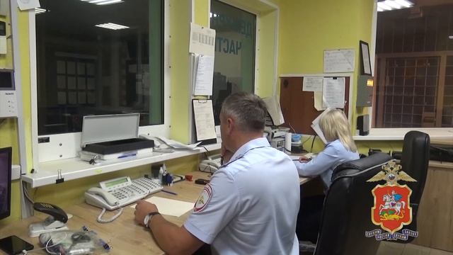 Полицейские из Балашихи задержали курьера телефонных мошенников, обманувших 14-летнюю девочку