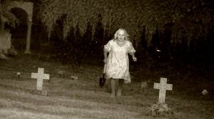 7 Ужасающих Моментов на Кладбищах Снятых На Камеру