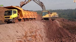 Строительство, добыча руды экскаватором