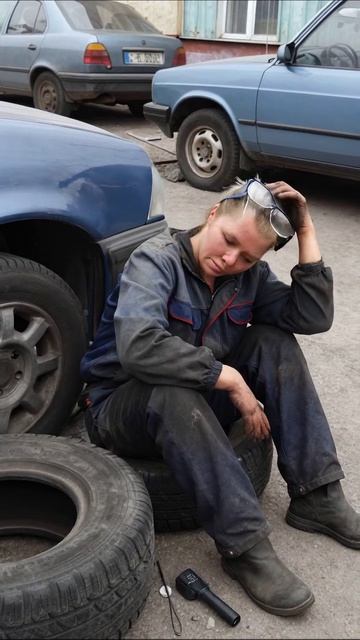 Тяжкие будни: жизнь механика под давлением реальности #жизнь #работа #усталость