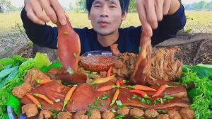 #МУКБАНГ Тушеная свиная грудинка с соусом из морепродуктов и вкусными овощами.АСМР ЕДА НА КАМЕРУ