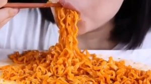 Мукбанг лапша рамен 🍔 фастфуд. Еда на камеру