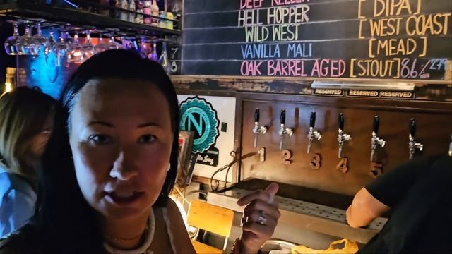 ПАТТАЙЯ. ОБЗОР ОТЕЛЯ DUSIT THANI. UNIQLO. РЫНОК С САМОЛЁТОМ. КРАФТОВЫЙ ПАБ И УЖИН У МАКАШНИЦЫ