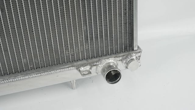 Радиатор алюминиевый Nissan Skyline R33 40мм MT AJS