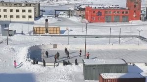 Хоккей в Тикси. Видео 
"Маяк Арктики"