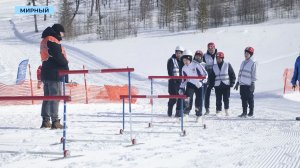 Молодые специалисты АЛРОСА опробовали олимпийский вид спорта на «Зимушке-зиме» в Мирном