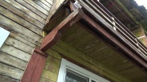 Старые деревянные (брусчатые) дома в новосибирском Академгородке. 1 сентября 2023. Российская, 24.