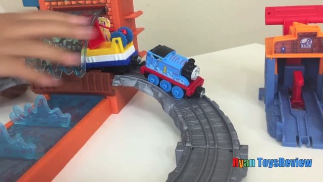 GIANT THOMAS AND FRIENDS Pinatas Surprise Toys Challenge