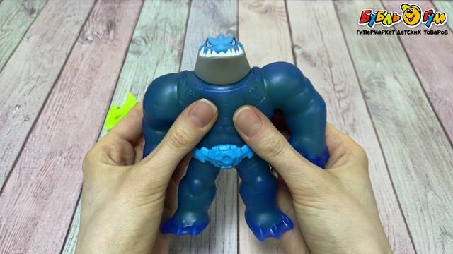 Фигурка-тянучка GooJitZu Trash Meteor Madness со съемным оружием 12см с 4лет - видео