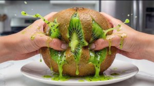 Мультики для детей. Сочный Гигантский фруктовый микс 🍓🍑🍒 Что внутри? Мультики для малышей