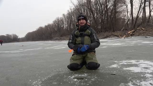 ВОТ ЭТО МОНСТР! НА ЖЕРЛИЦЫ И БАЛАНСИР. Первый лед 2025-26. Зимняя рыбалка