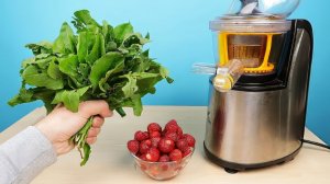 Что если выжать Щавель и Клубнику в Соковыжималке Самый кислый в мире сок! alex boyko