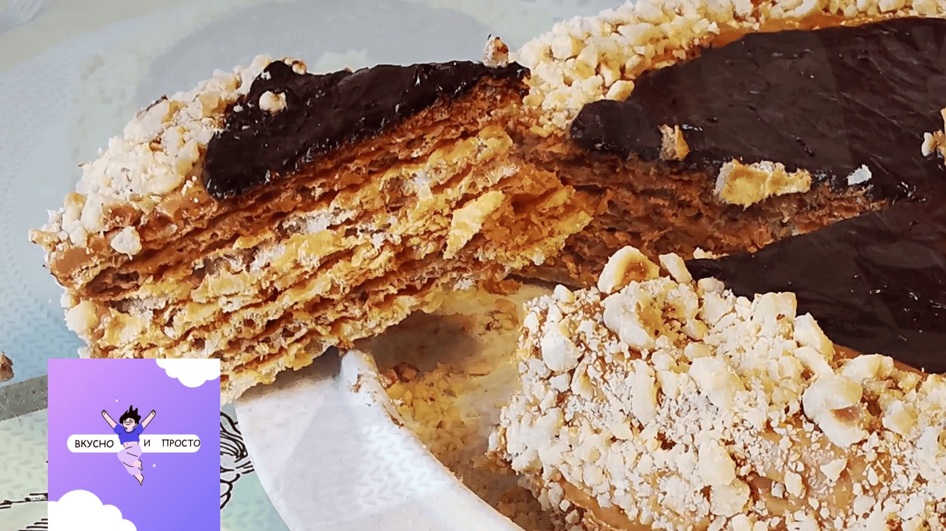 Вафельный торт со сгущенкой .