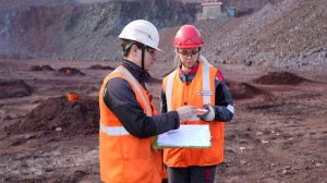 День геолога на Михайловском ГОКе отмечают почти сорок сотрудников