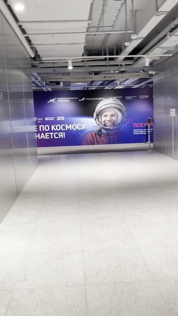 Мини-экскурсия по выставочной экспозиции Недели космоса на площадке Национального центра «Россия»