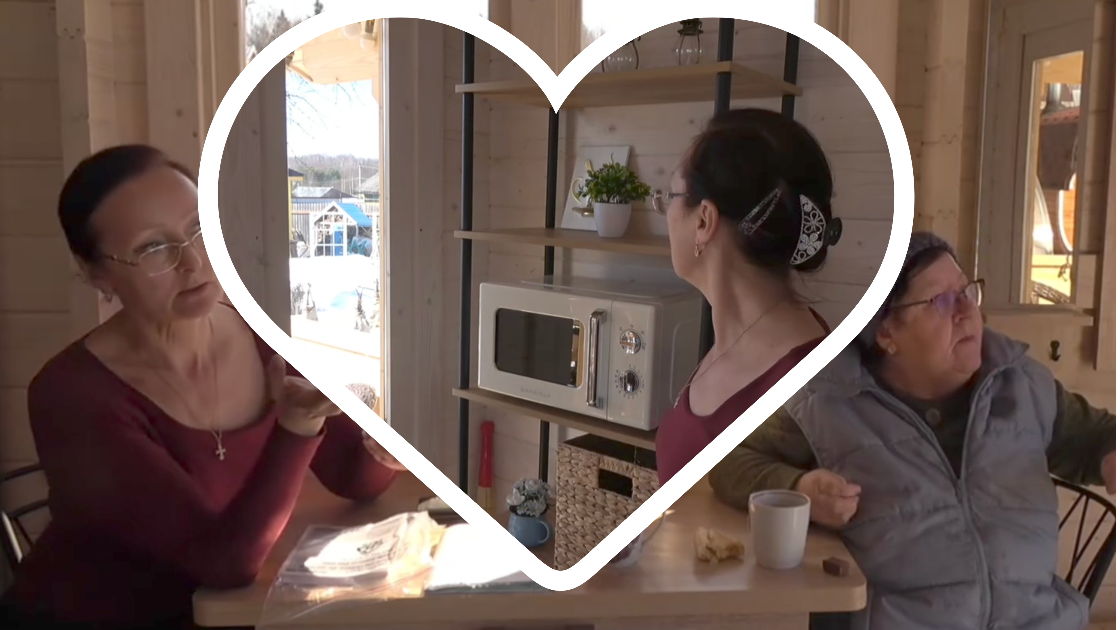 6 соток в конце марта 2026 года. Госприёмка мебели)) Купила красивую вещь ретро. Размечаем розетки.