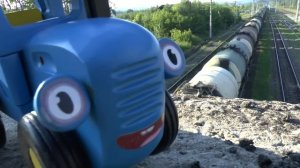 Синий трактор Гоша и Макс смотрят на поезда Видео для детей про синий трактор и поезда