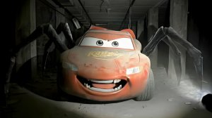 Я нашла Молнию Маккуина и все машинки в заброшенном месте.😛😝🏎