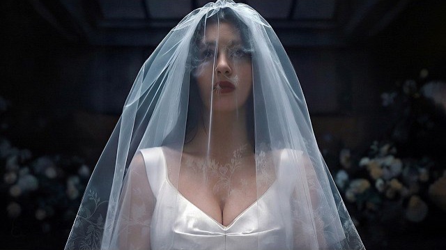 Невеста знакомится со СТРАННОЙ СЕМЬЁЙ жениха и считает что произойдёт что-то УЖАСНОЕ пересказ