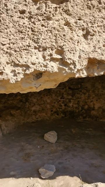 Пещерный город в средневековой крепости Каламита в Крыму.