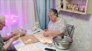 6.04.26. Продолжение. Лепим пельмешки, разговариваем и шутим.