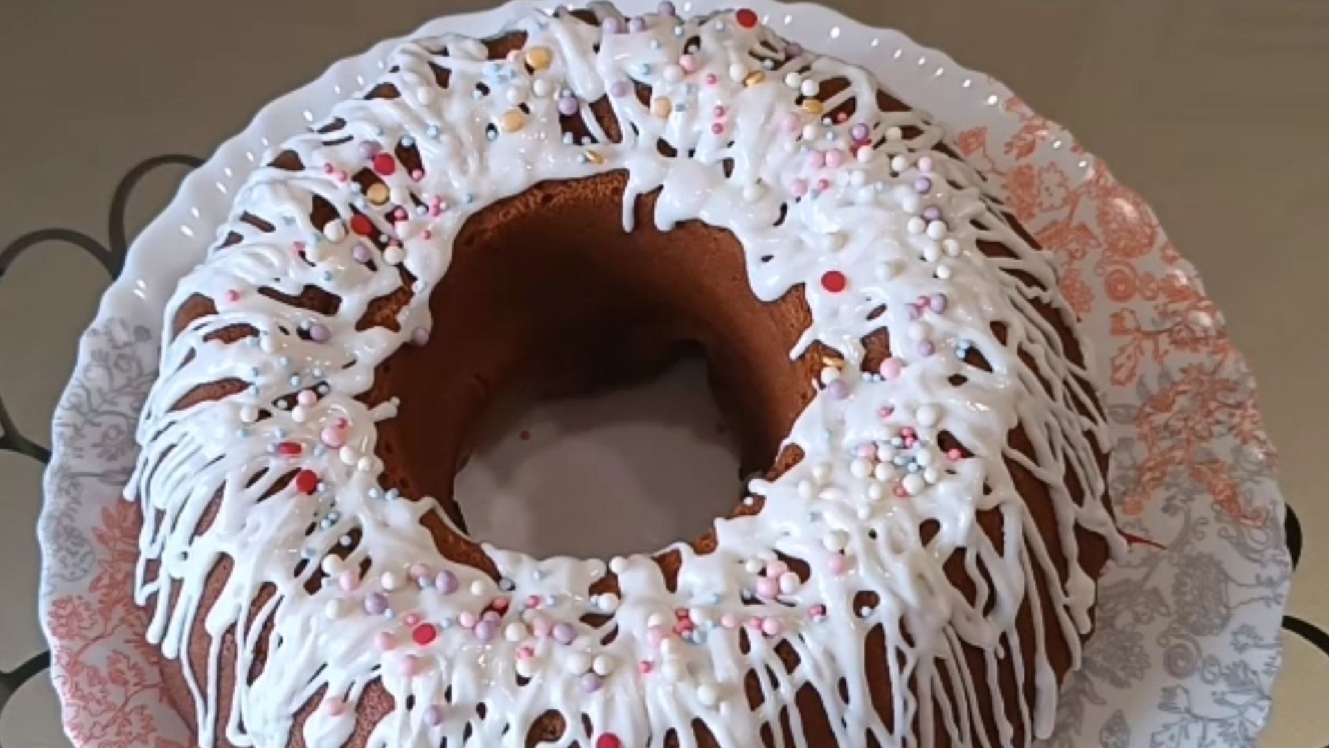 Пасхальный кекс с сушёными ананасами