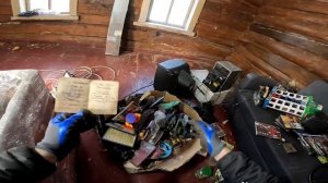 Купил заброшенный дом в деревне ! Столько мусора... Вынес и сжег весь хлам из дома ! №3