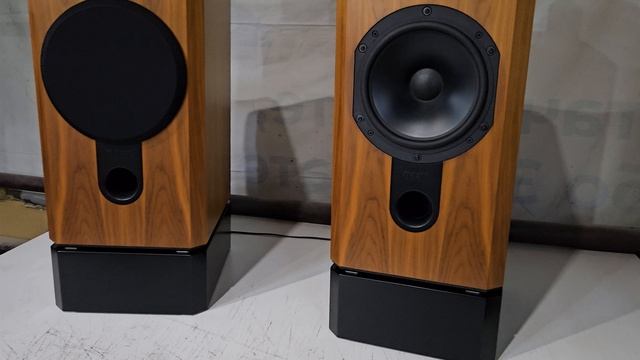 Новые подставки для B&W 801