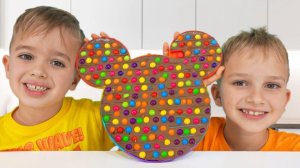 Влад и Никита играют в шоколадный поп ит челлендж