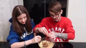 пробуем замороженных скорпионовс моей девушкой( Эдисон перец и Катя)