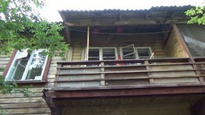 Старые деревянные (брусчатые) дома в новосибирском Академгородке. 1 сентября 2023. Российская, 24.