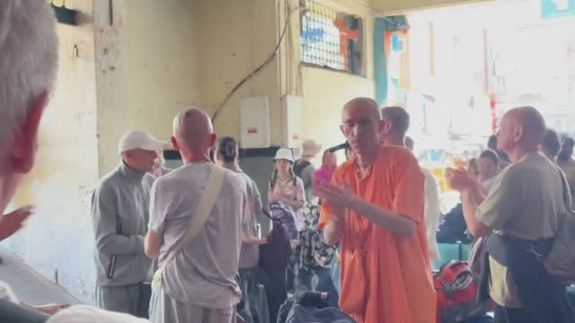 (07.02.26) Киртан на вокзале (Тирупати)